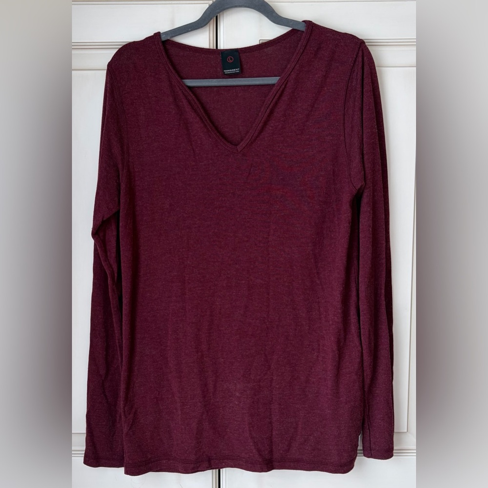 Penn&Ink NYC Maroon V-Neck Long Sleeve Women's Top. Large.